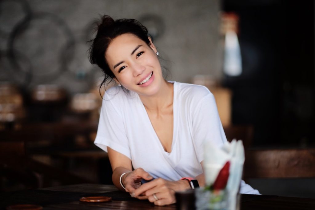 smiling woman t20 go6dKY